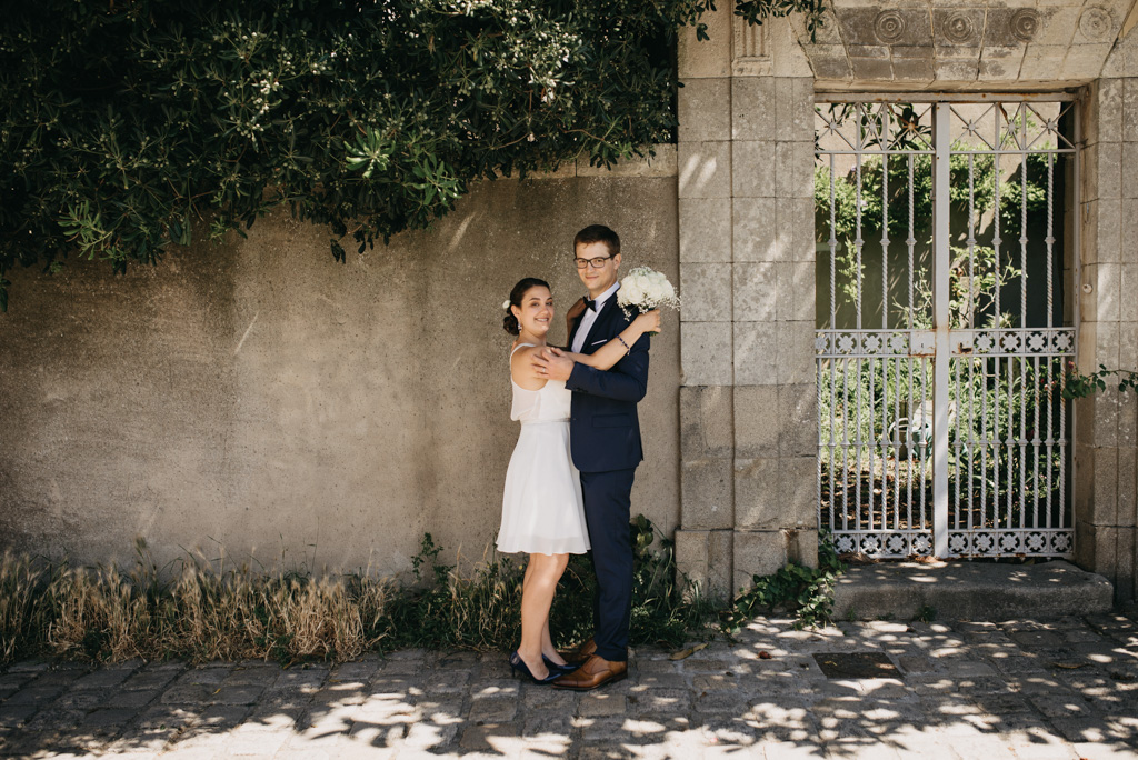 Noirmoutier mariage Vendée photos couple mariage mur belle maison grille jardin