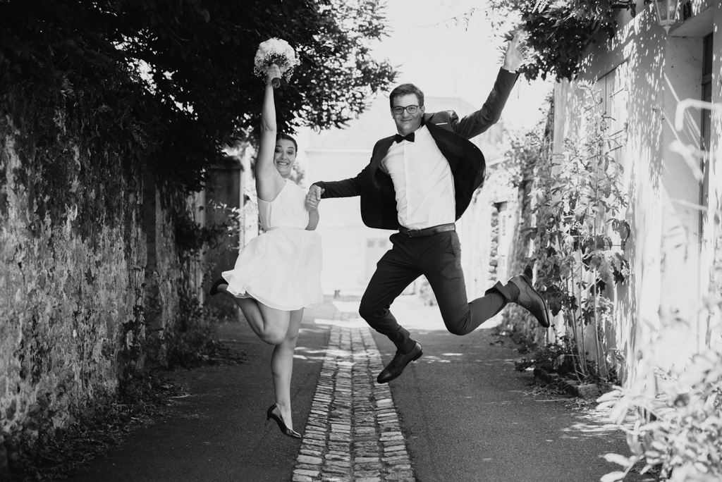 saut mariés rue Noirmoutier mariage Vendée