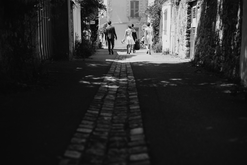 noir et blanc ruelle Noirmoutier lumière ombres
