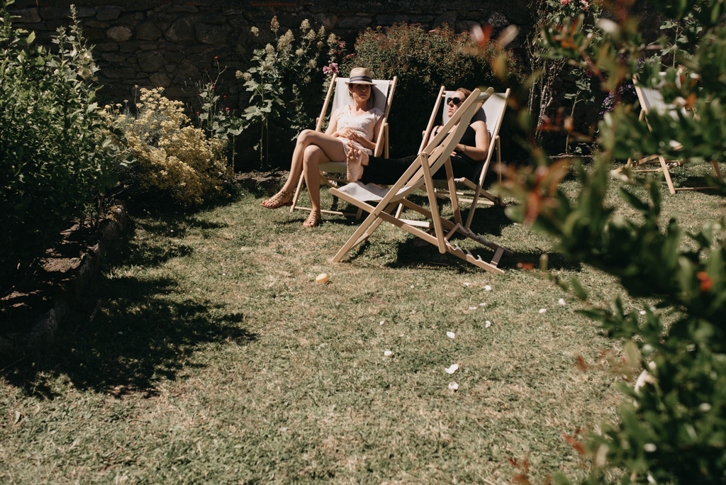 cocktail chaises longues soleil herbe