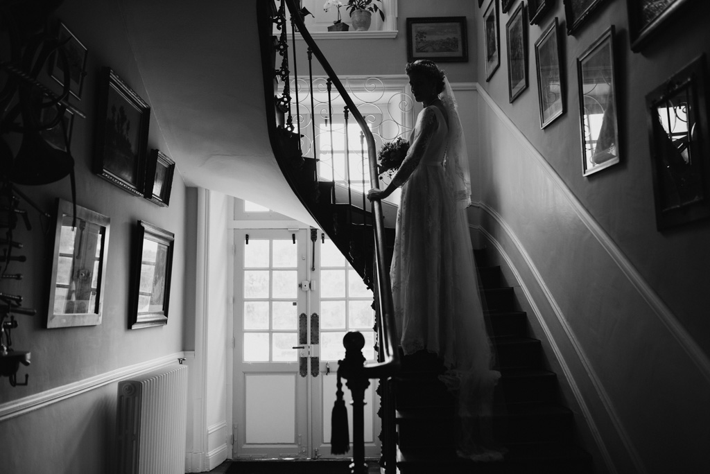 mariée escalier entrée château