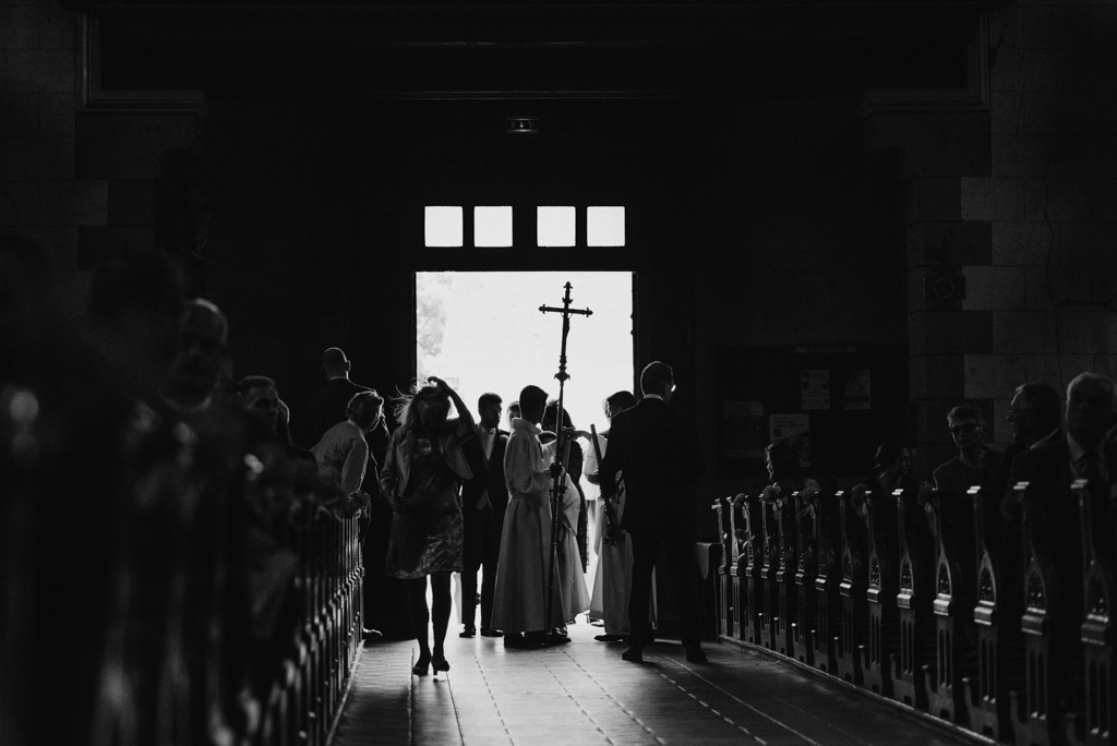 entrée église mariage croix cérémonie