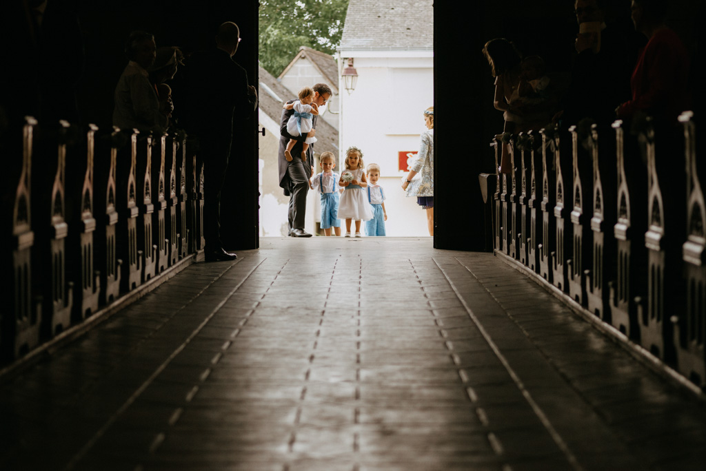 enfants honneur entrée église