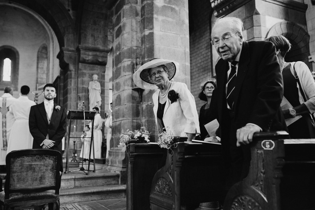 invités allée église mariage Mayenne