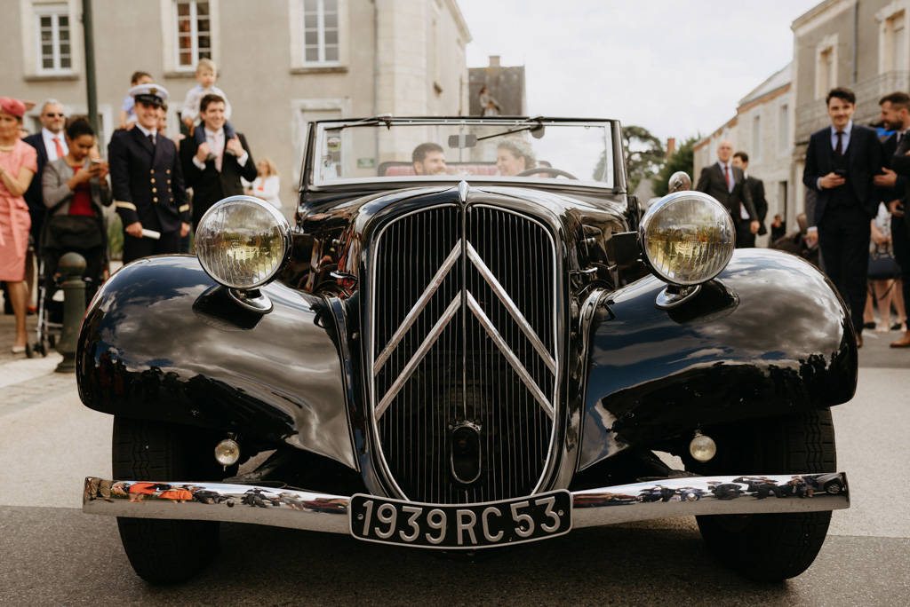 voiture mariage traction citroën mariés