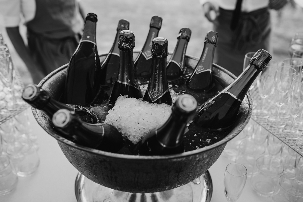 champagne cocktail mariage bouteilles noir et blanc