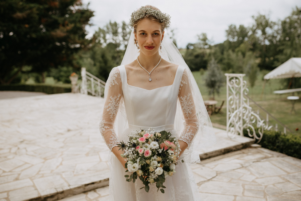mariée robe bouquet perron château