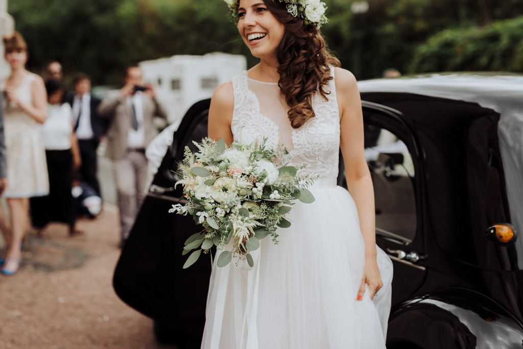 bouquet mariée arrivée église