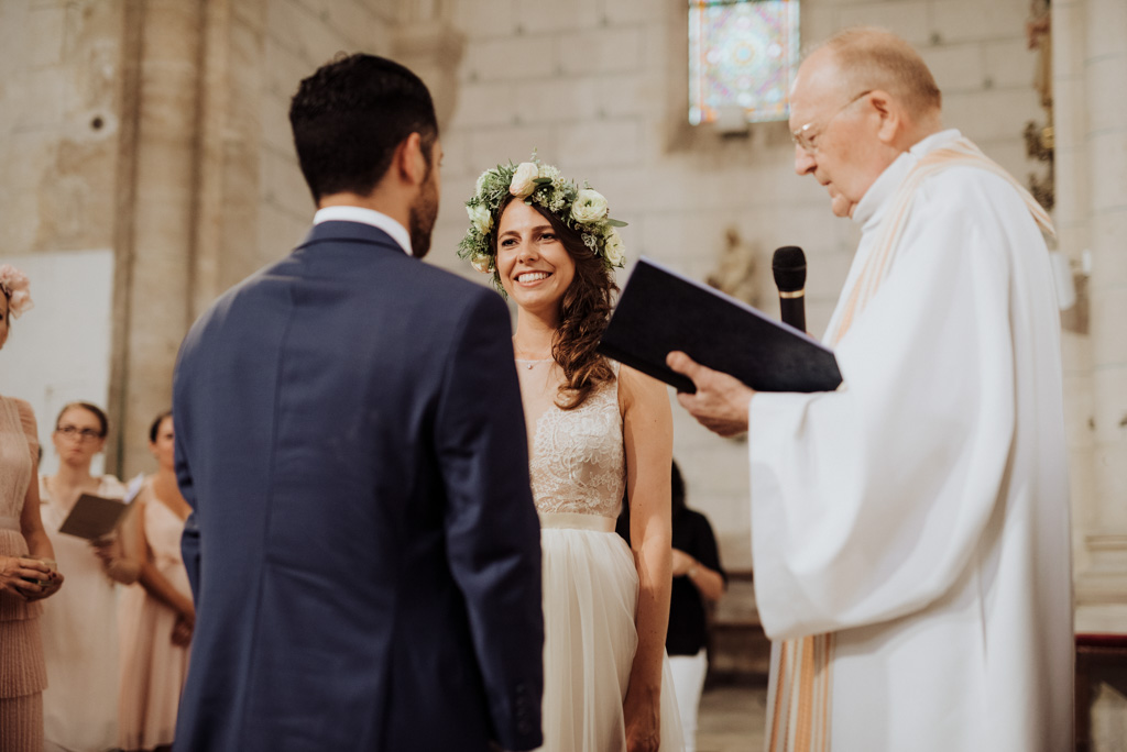 mariée sourire église