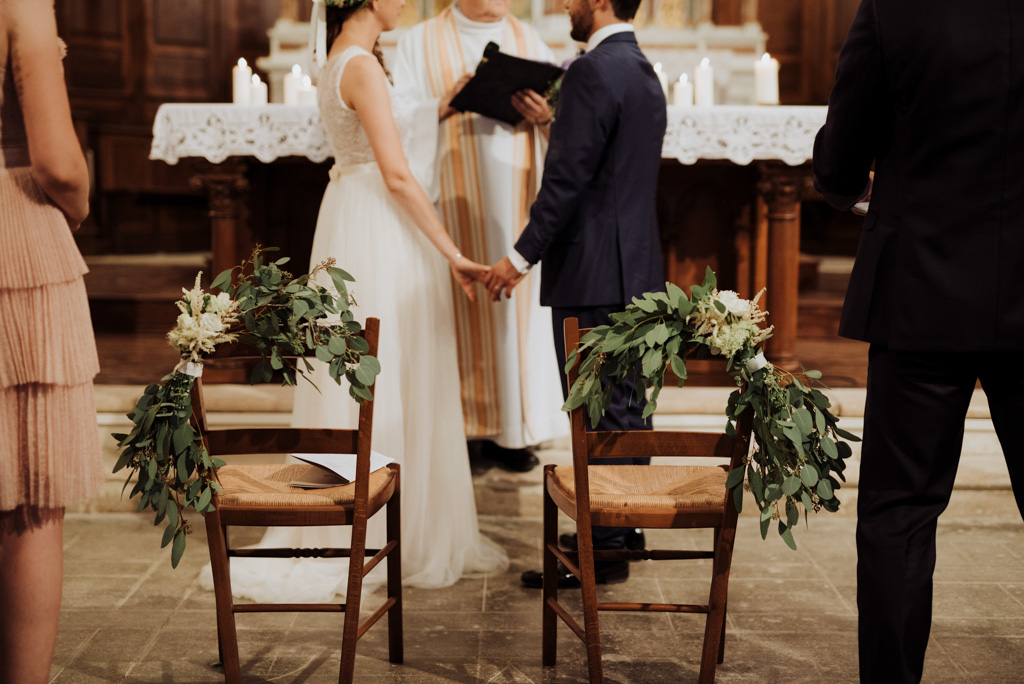 chaises mariage église velluire