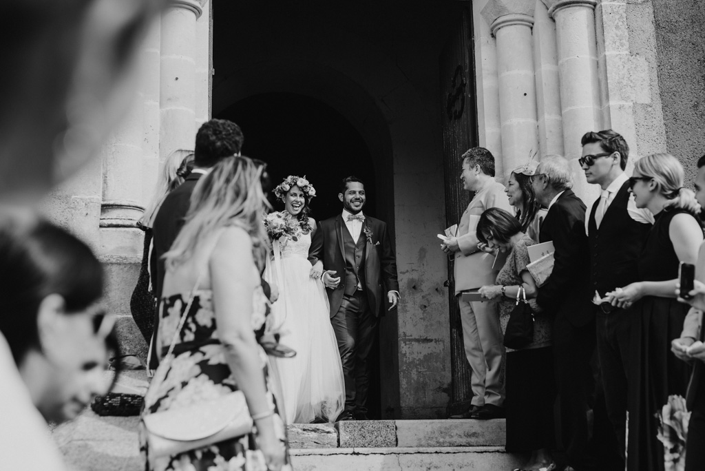 sortie église mariés invités mariage Vendée