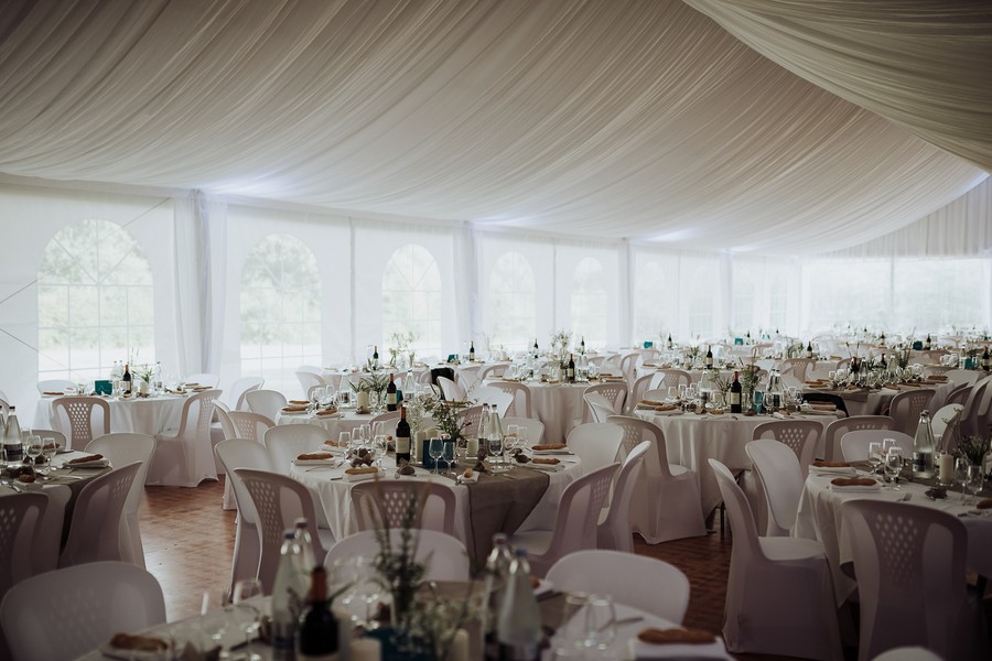 salle dîner Kerougas mariage tables