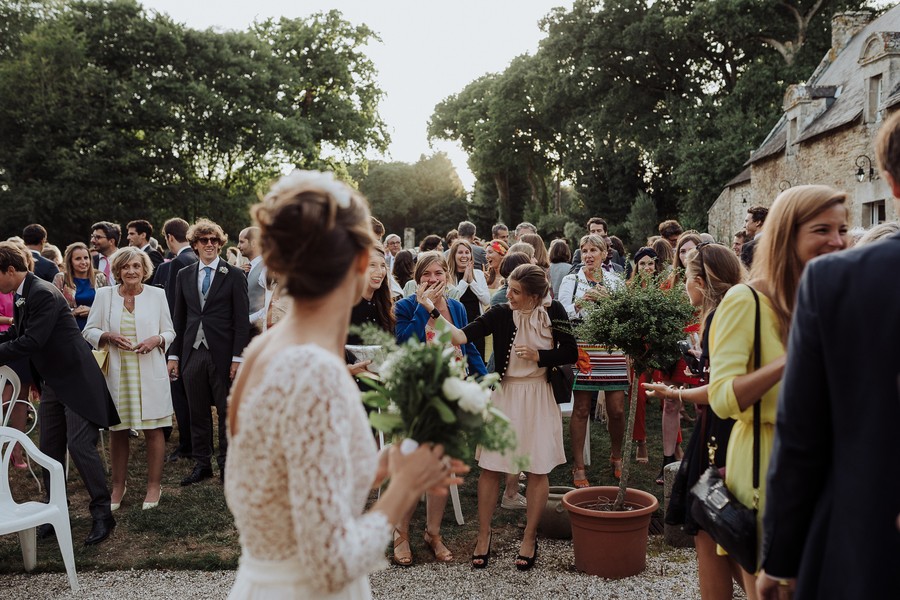 lancer bouquet mariée amies