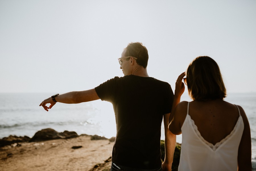 couple contre-jour lunettes rochers