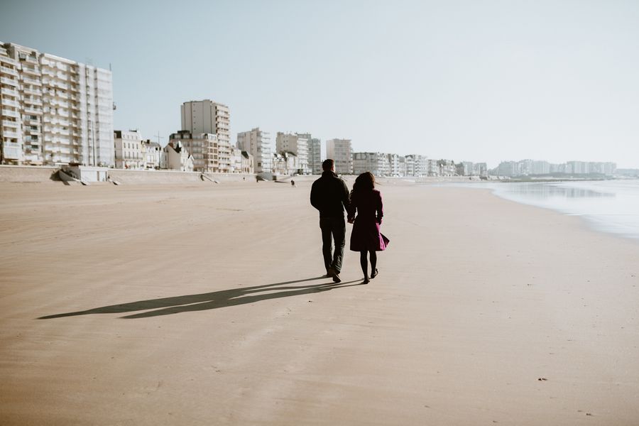 plage sables d'olonne engagement couple hiver lumière