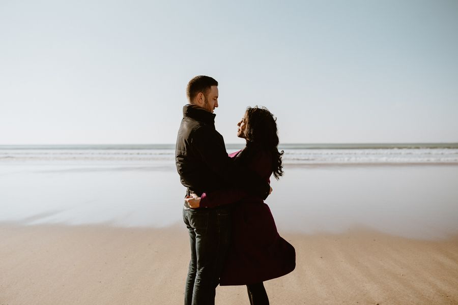 regard couple séance engagement vendée mer ciel