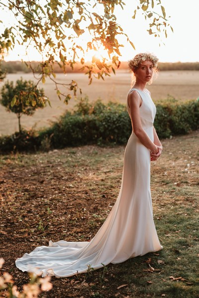 robe de mariée couronne de fleur nature et campagne