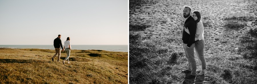 couple marche vers plage sable noir blanc