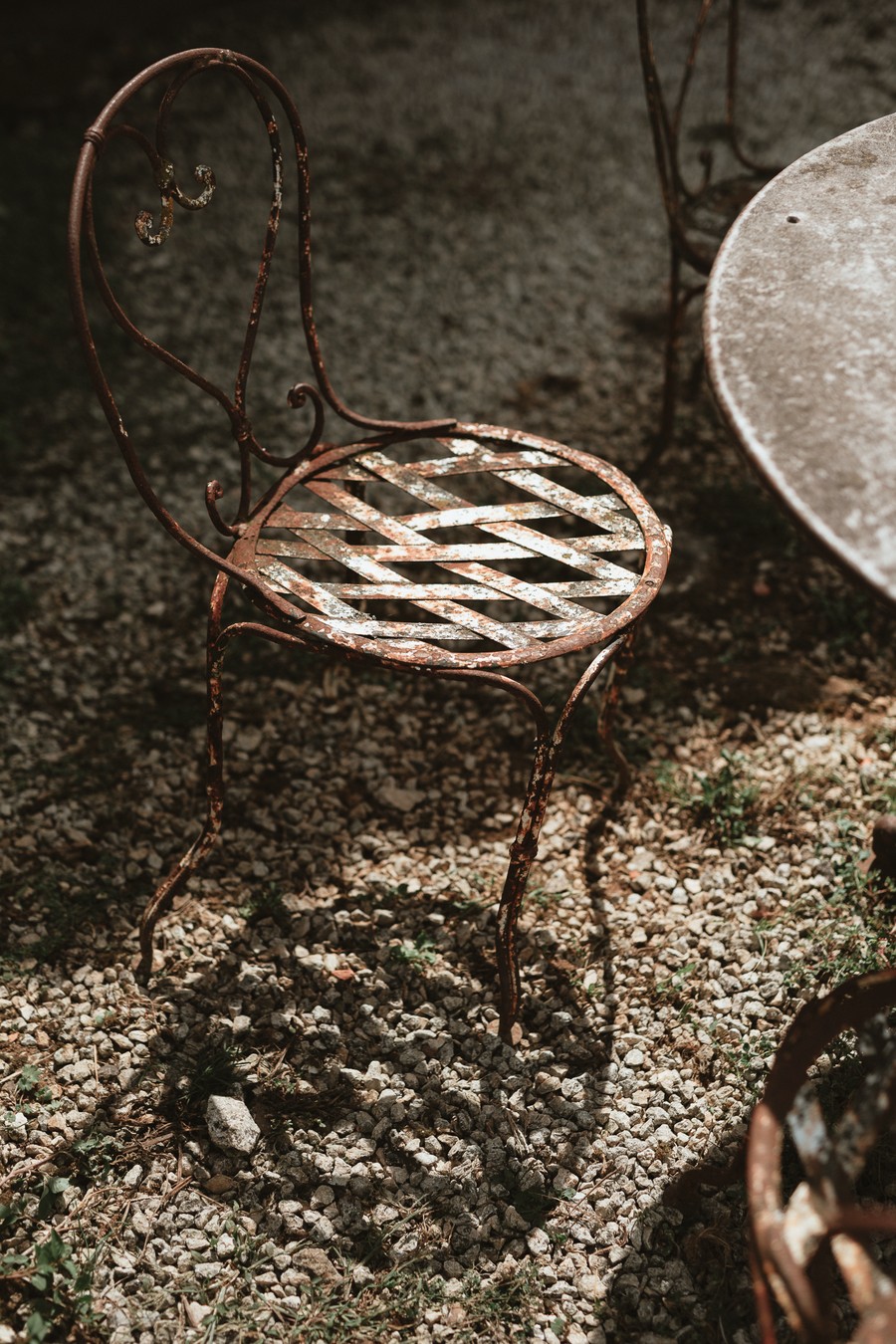 chaise fer forgé ombre table