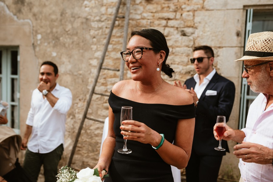 témoin sourit cocktail mariage