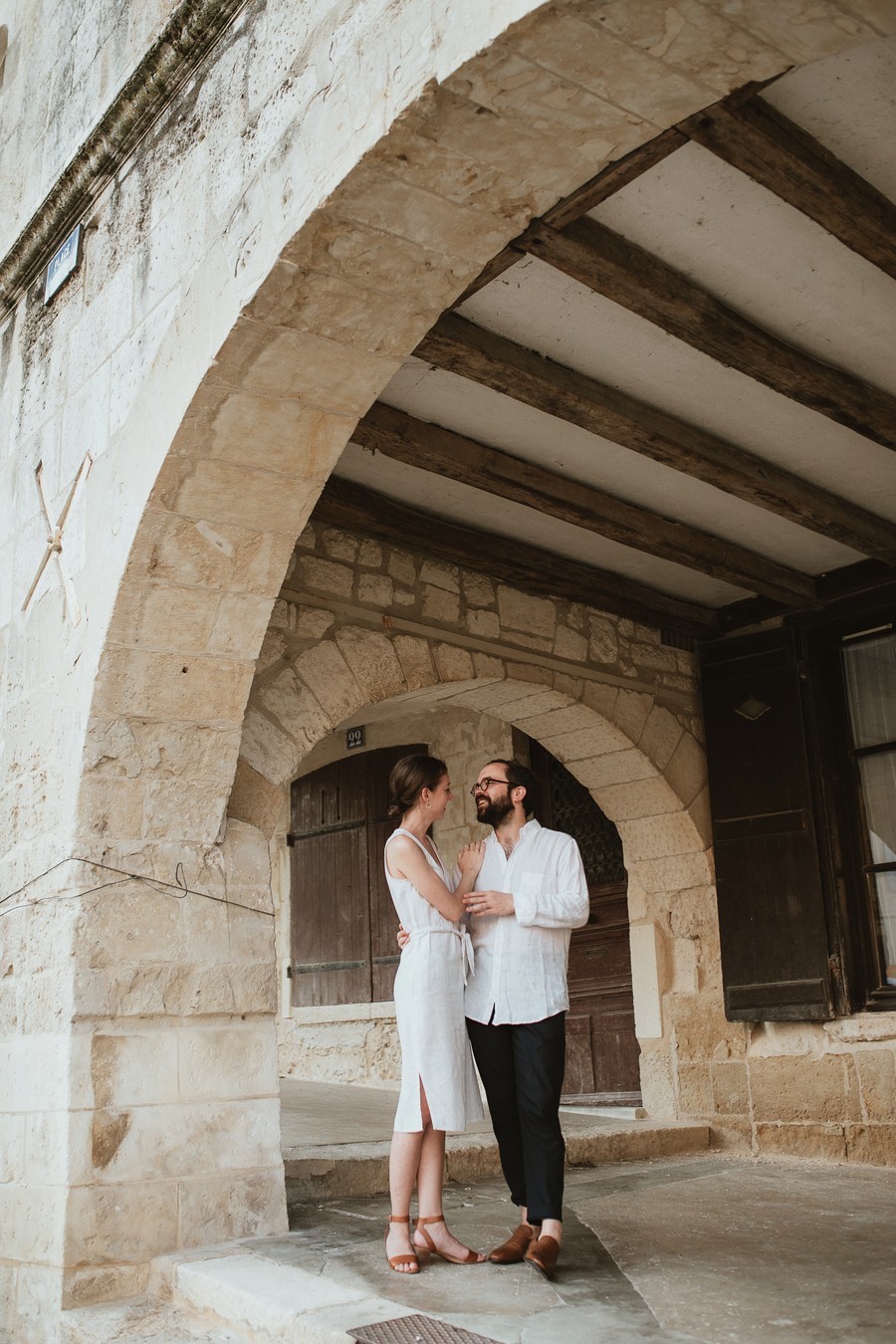 couple sous les arches Fontnay-le-Comte