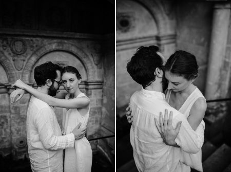 couple en noir et blanc dans architecture renaissance à Fontenay-le-Comte